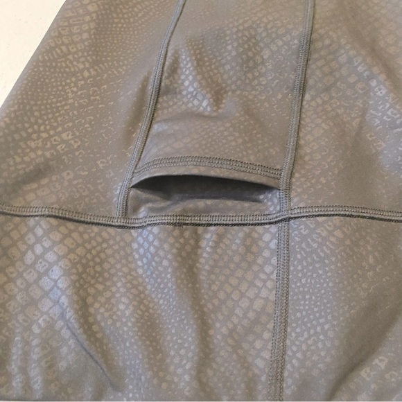 GAPFITS SNAKESKIN LEGGINGS BLACK WOMEMS HIGH-RISE SIZE MEDIUM - Picture 5 of 12